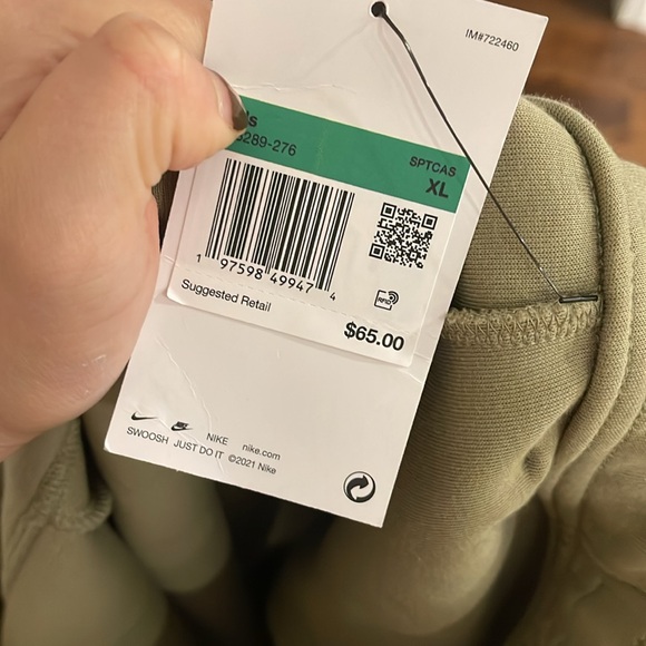 Nike Tech Fleece Kids Shorts size XL - Picture 2 of 3